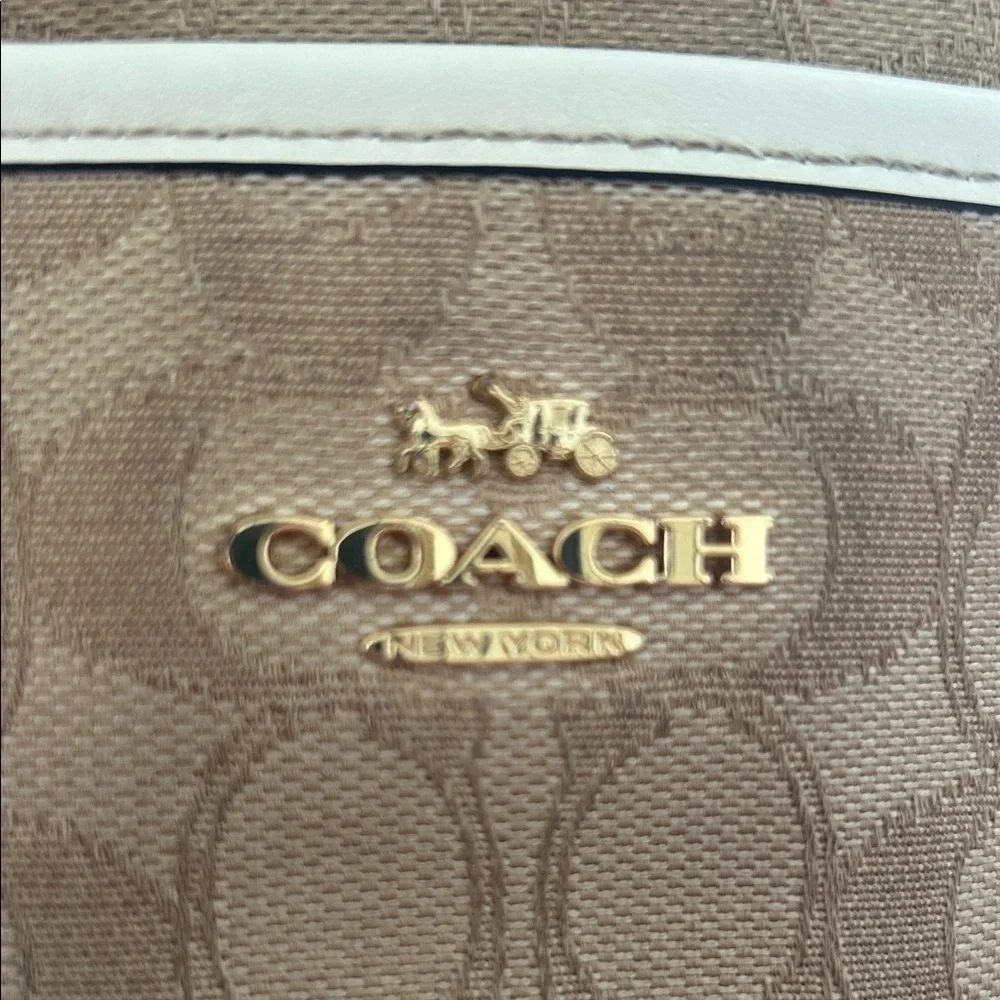 Coach Beige/White Signature Canvas and Leather Swingpack File Crossbody Bag